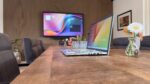 vergaderruimte-rosmalen-huren-laptop-vergadertafel-detail